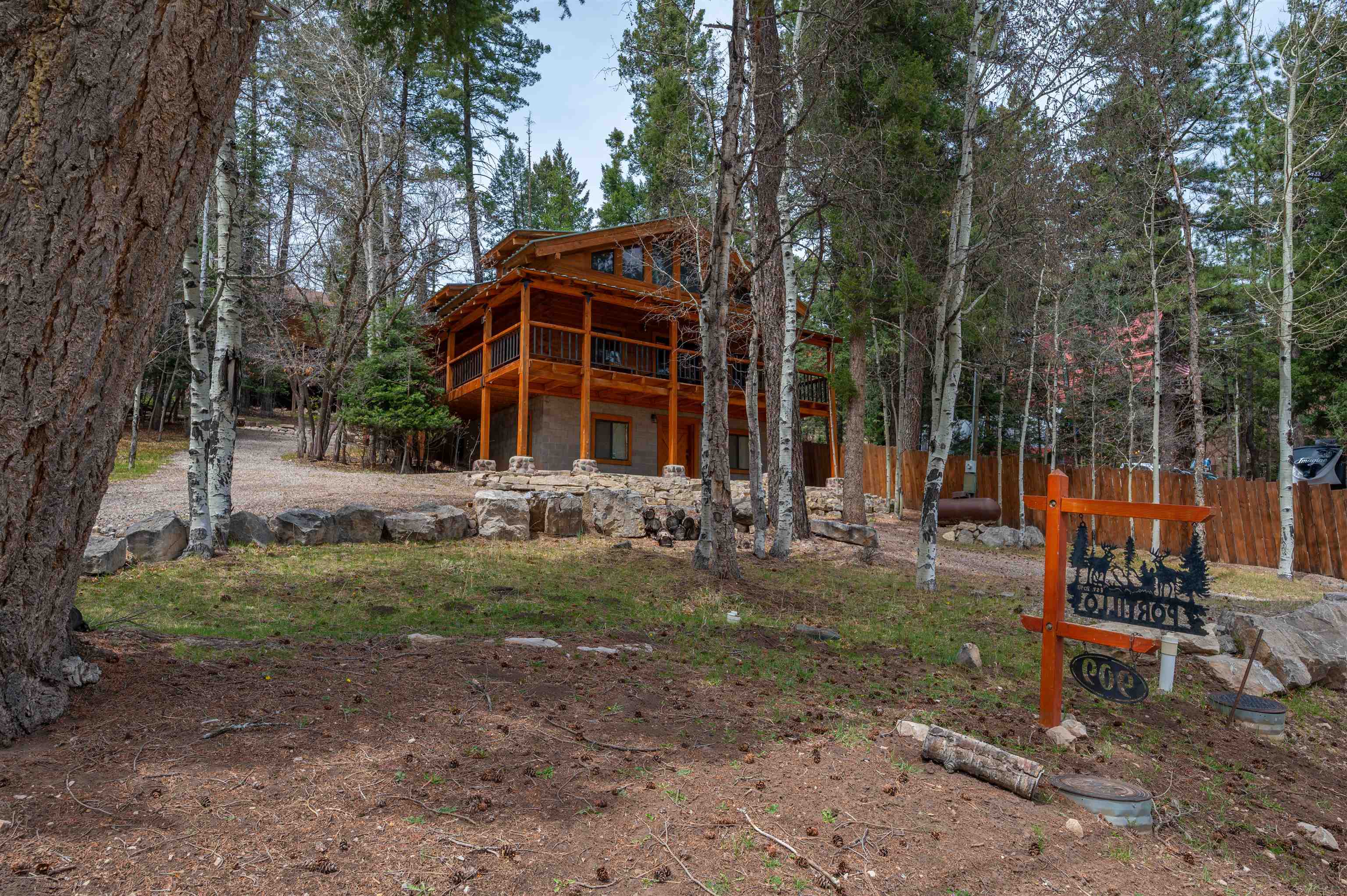 909 Maple DR
