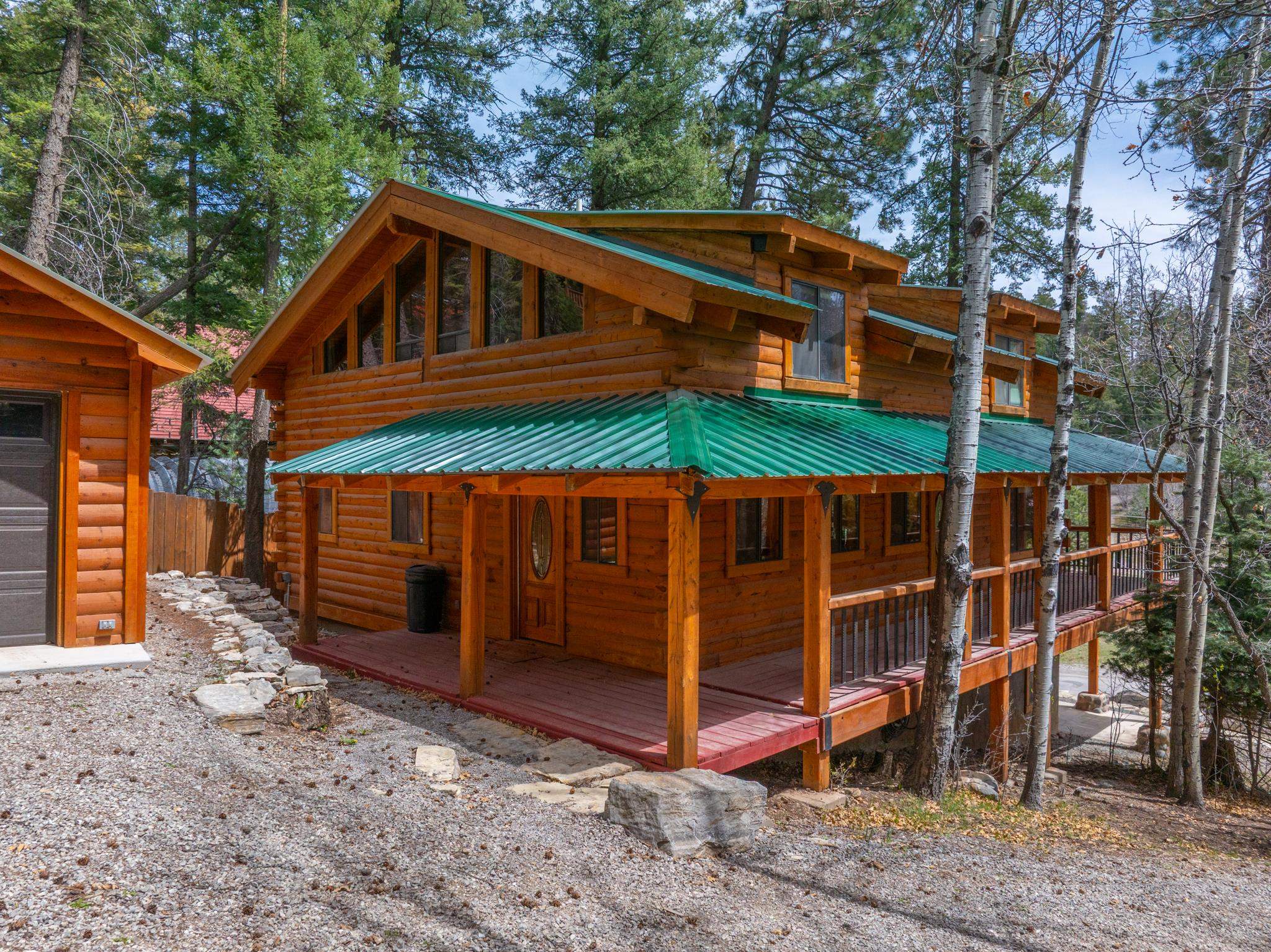 909 Maple DR