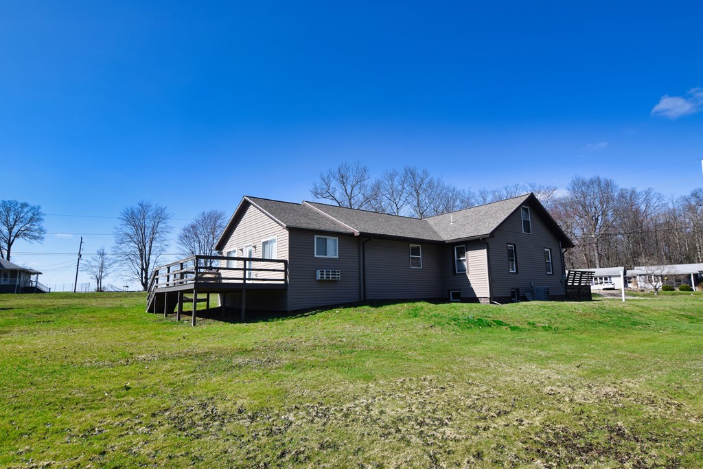 1525 Woodland Ave, Franklin, Pennsylvania image 2