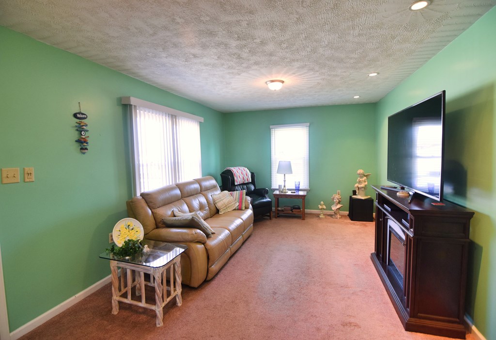 1525 Woodland Ave, Franklin, Pennsylvania image 6