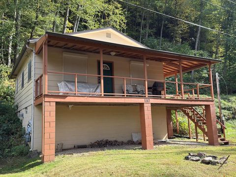 Homes For Sale - 876 N Tunnel Rd<br/> Kennerdell, PA 16374