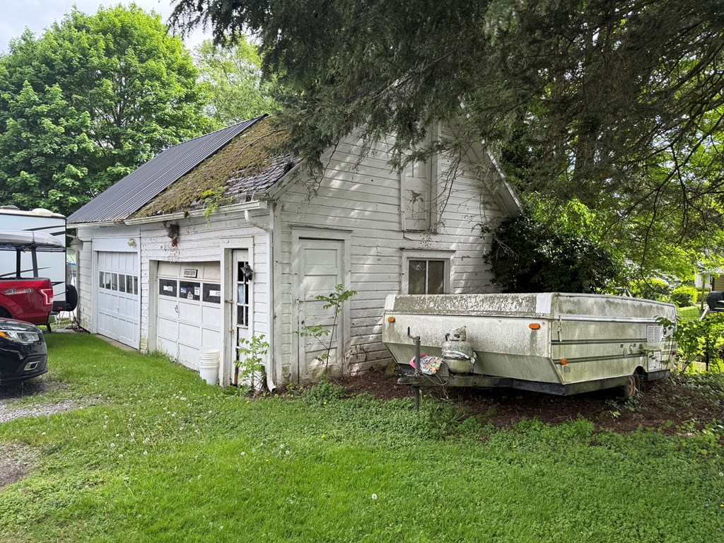 112 Lamberton St, Franklin, Pennsylvania image 5
