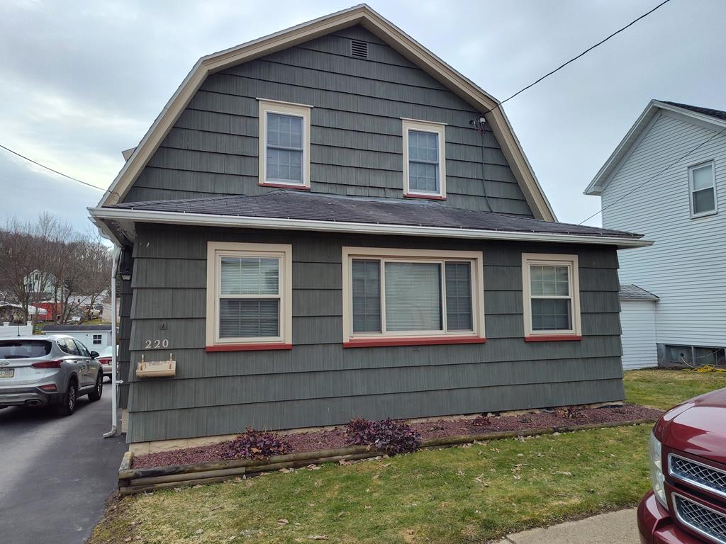 220 Lamberton Street, Franklin, Pennsylvania image 1