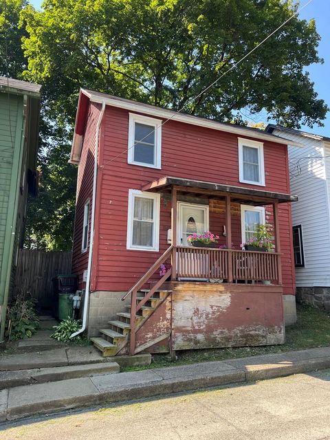 Homes For Sale - 1345 New St<br/> Franklin, PA 16323