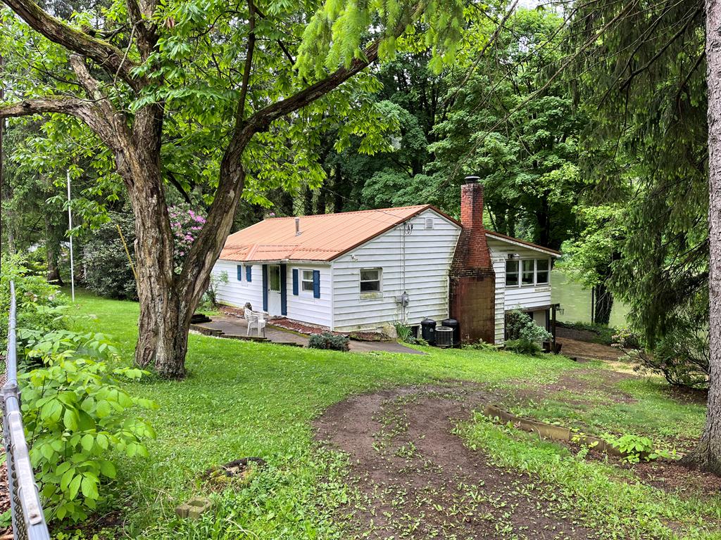 348 Ahrensville Rd, Oil City, Pennsylvania image 1