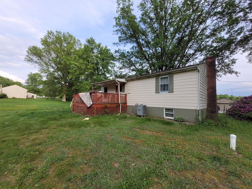 953 Mosser Drive, New Castle, Pennsylvania image 4
