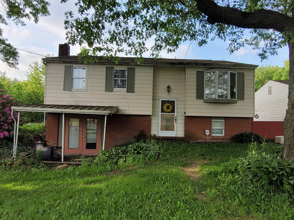 953 Mosser Drive, New Castle, Pennsylvania image 2