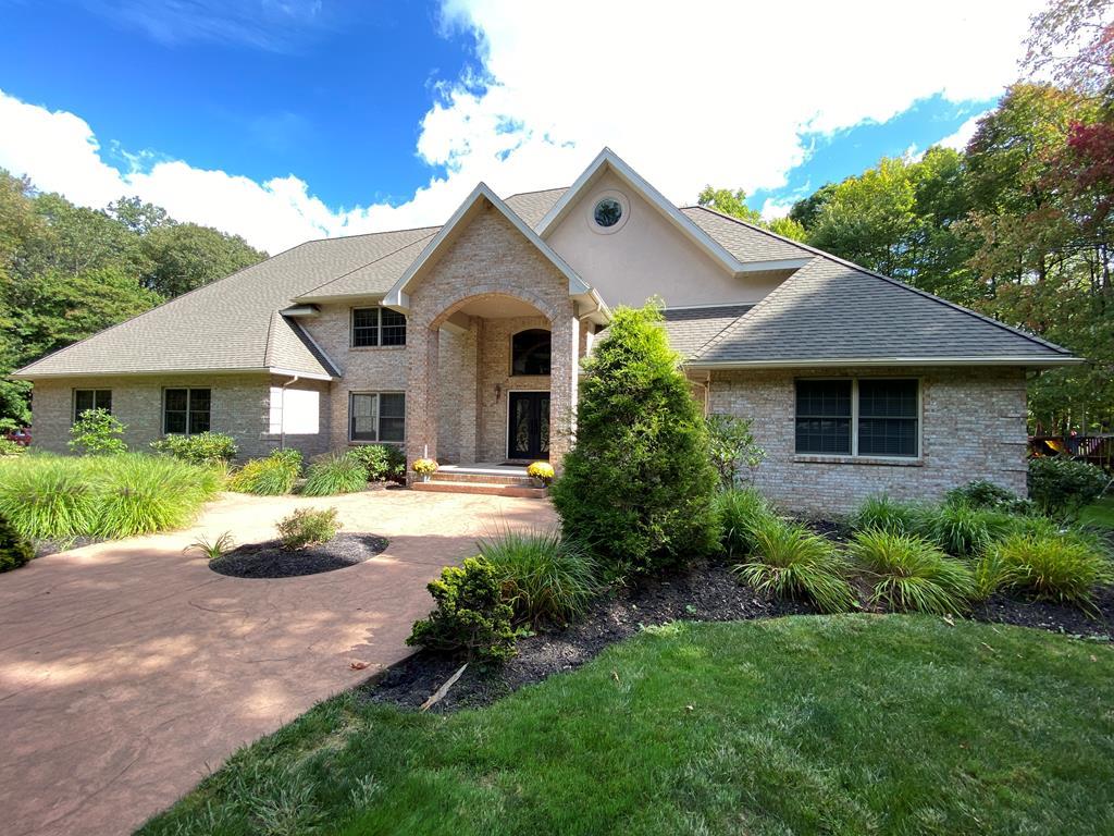 670 Maple Shade Rd, Cranberry, Pennsylvania image 2