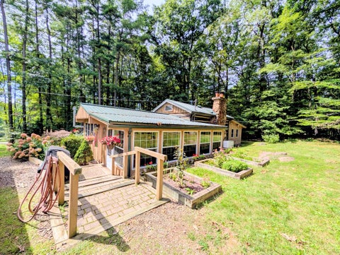 Photo for 239 Hummingbird Hill Rd