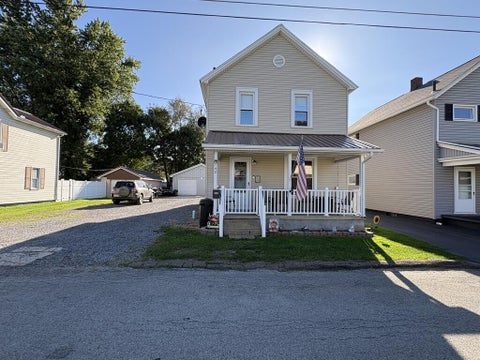 Homes For Sale - 142 Nesbit St<br/> Franklin, PA 16323