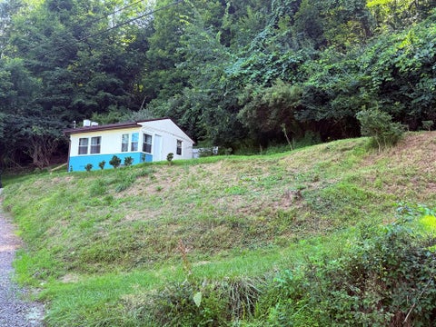 Homes For Sale - 148 Rummel Rd<br/> Armstrong County, Ford City, PA 16226
