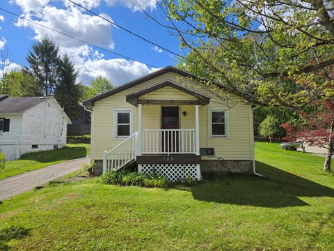 Homes For Sale - 124 Tingley Lane<br/> Franklin, PA 16323