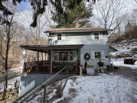 Homes For Sale - 26 2nd Ave<br/> Venango County, Franklin, PA 16323