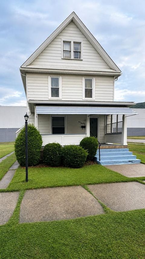 Homes For Sale - 305 Liberty St<br/> Venango County, Franklin, PA 16323