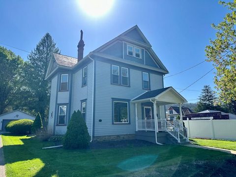 Homes For Sale - 806 Liberty Street<br/> Franklin, PA 16323