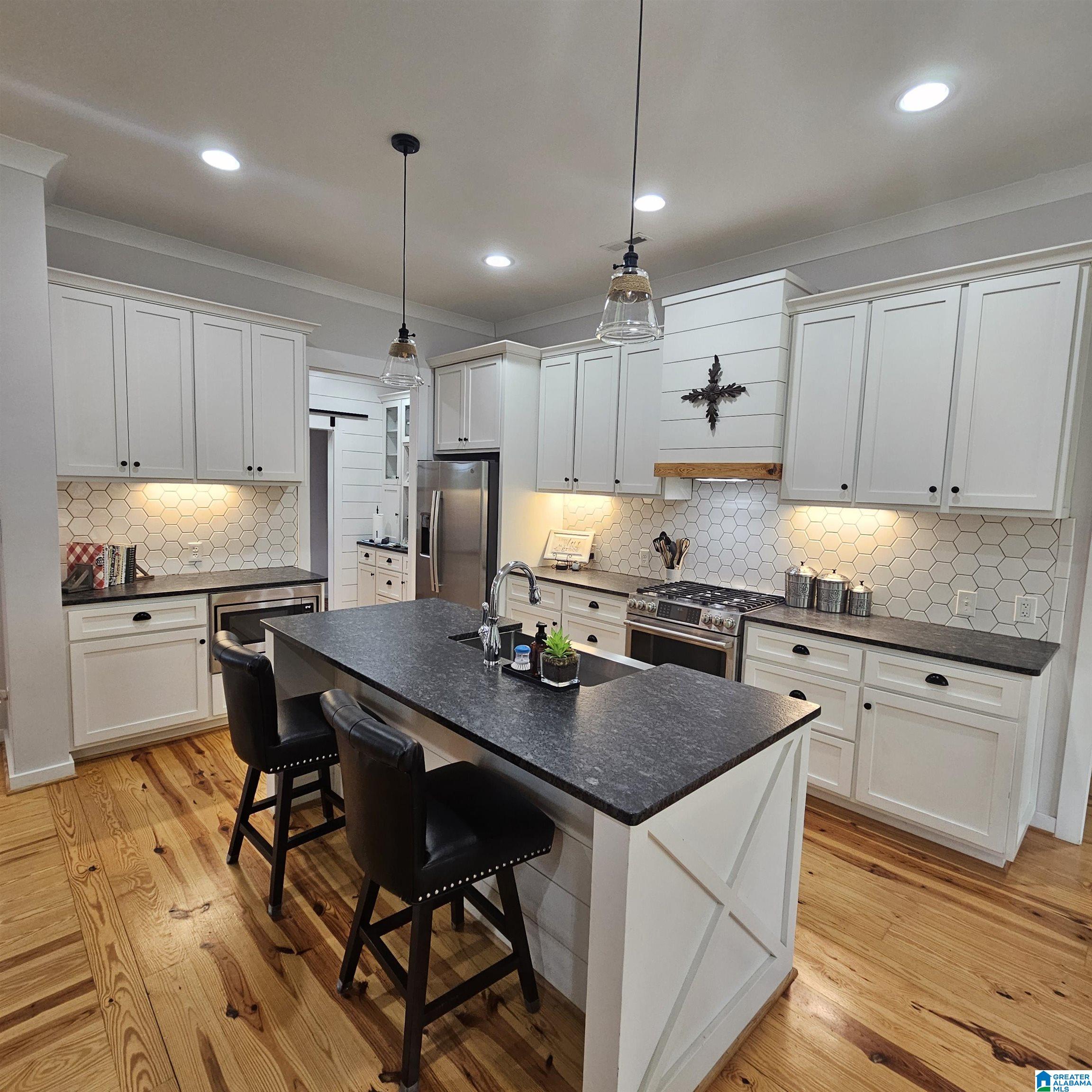 740 LAKEVIEW CREST DRIVE