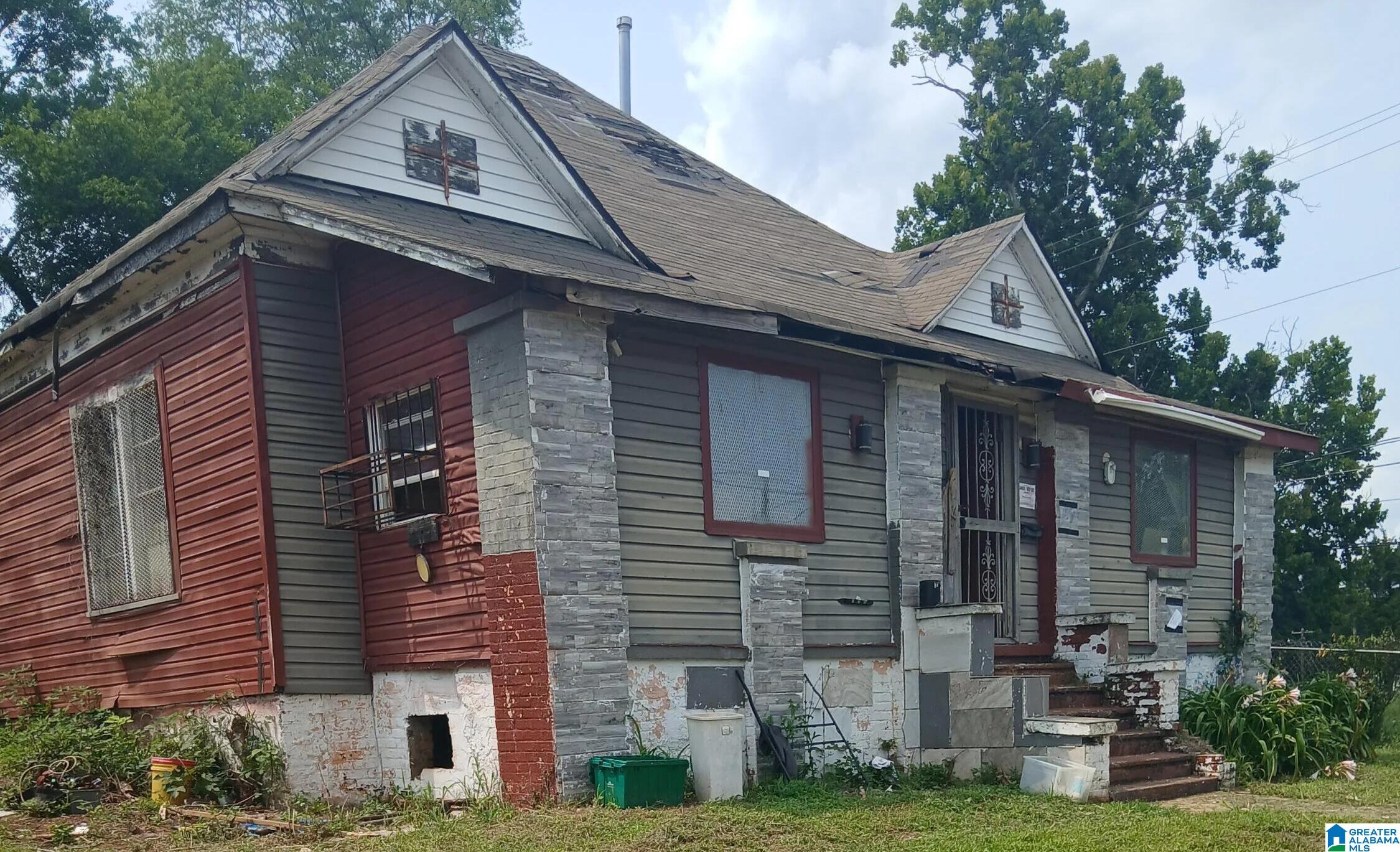 Photo 1 of 18 — 2930 DARTMOUTH AVENUE, BESSEMER, AL 35020