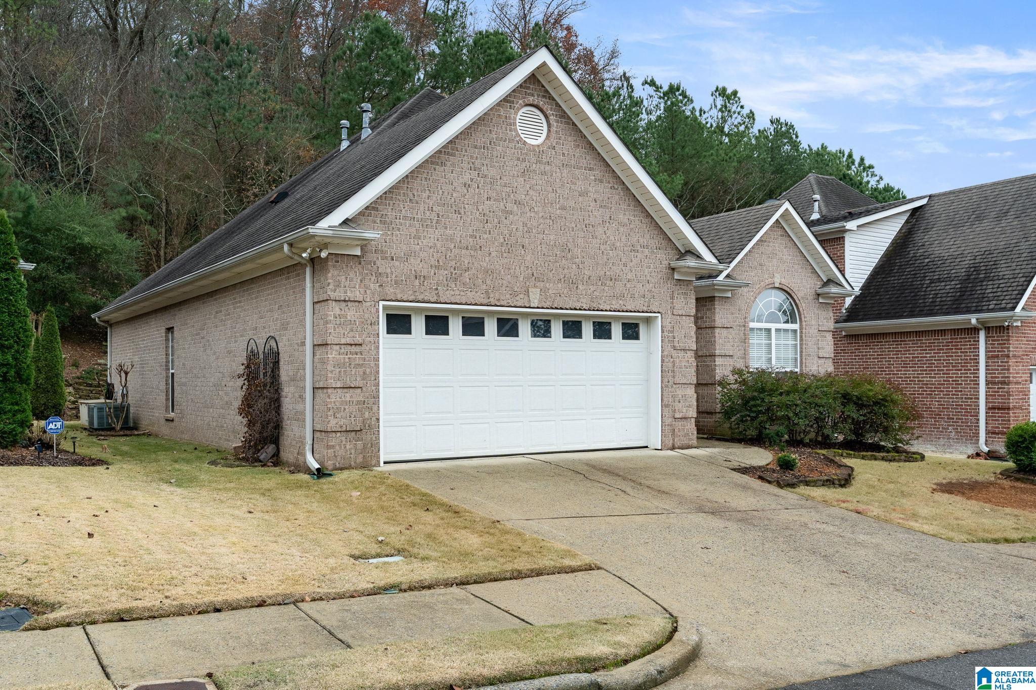 829 CASTLEMAINE DRIVE