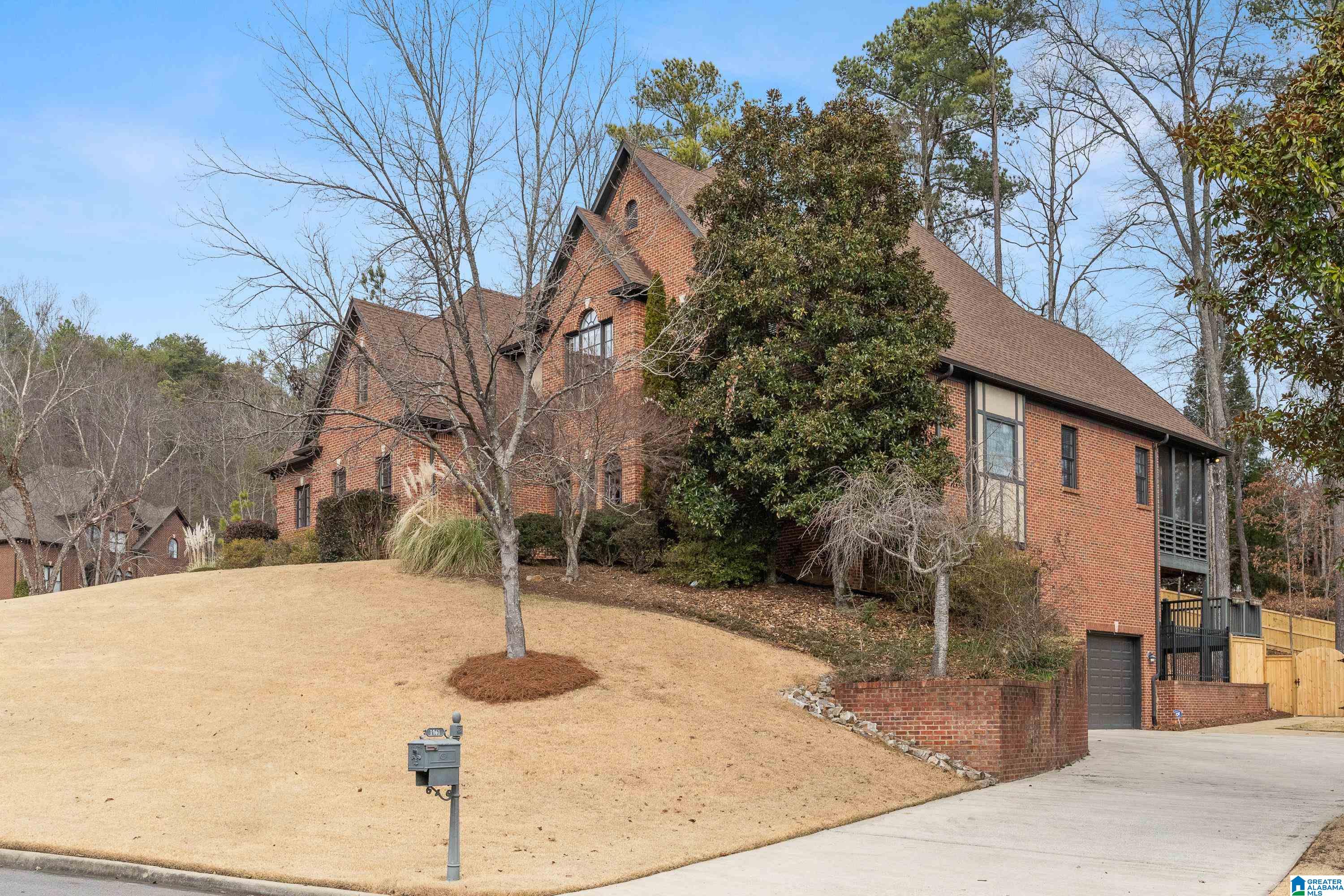 1061 GREYSTONE COVE DRIVE
