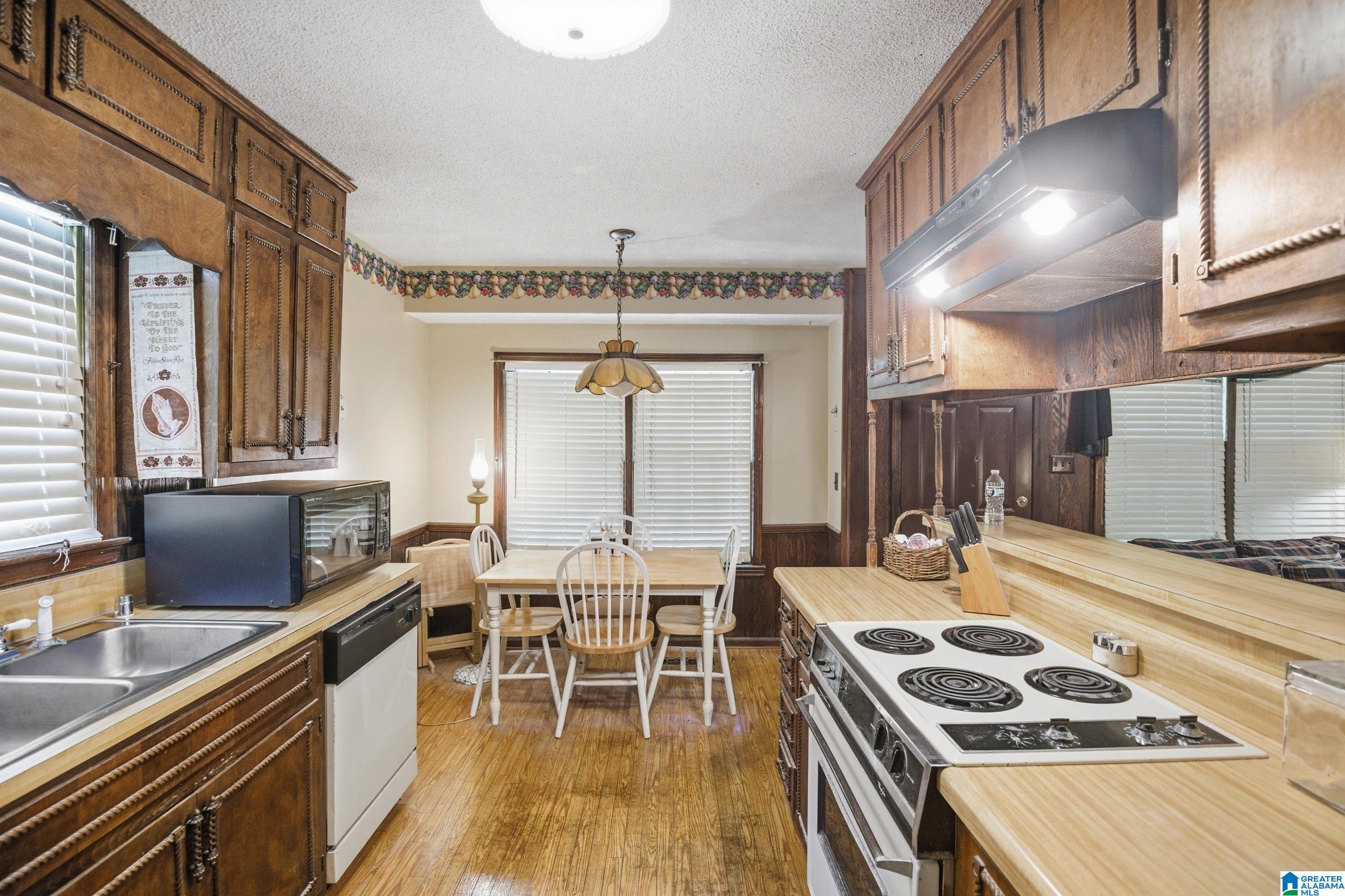 1577 BREWSTER CIRCLE