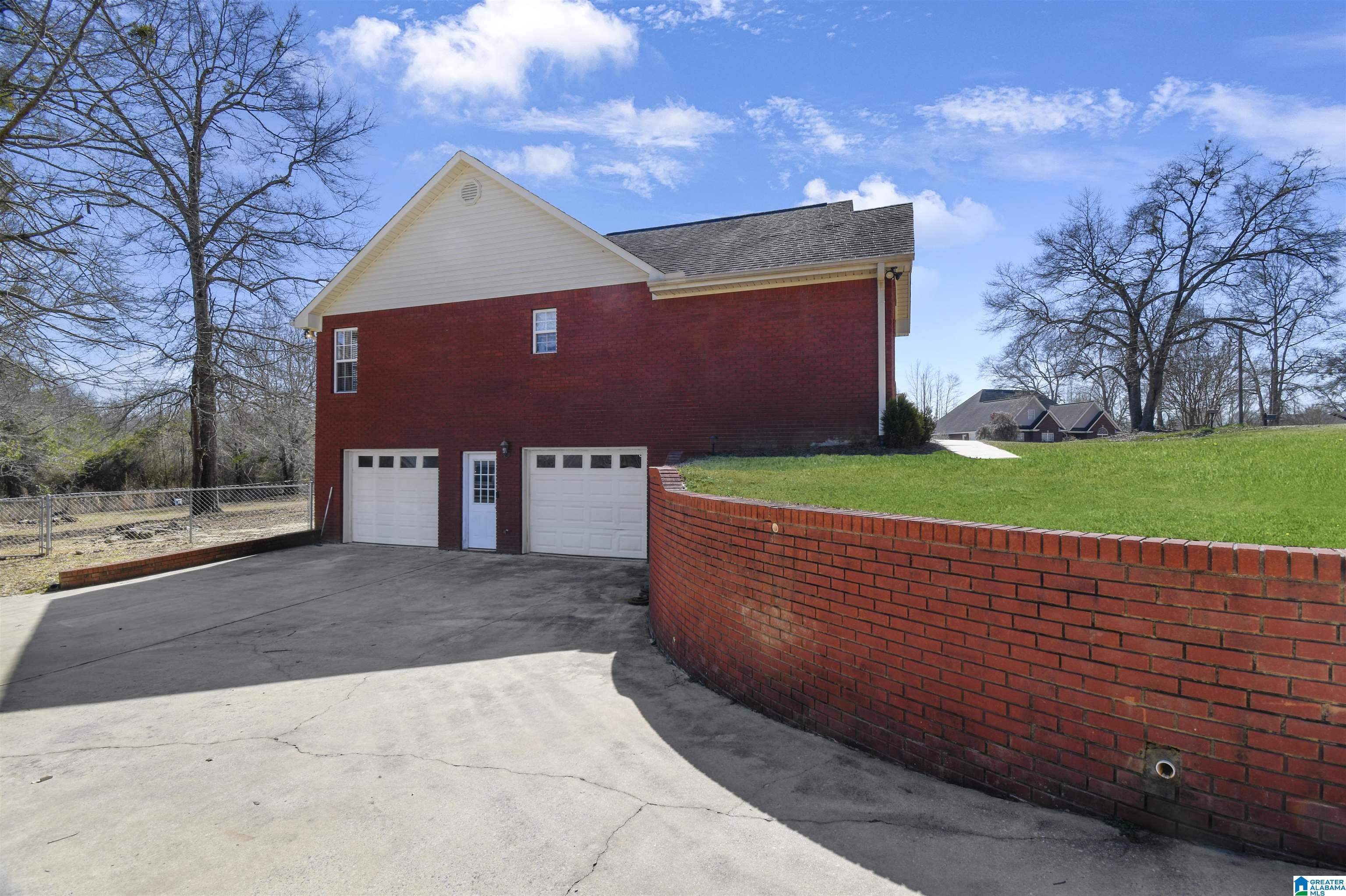 916 FRANCES CIRCLE