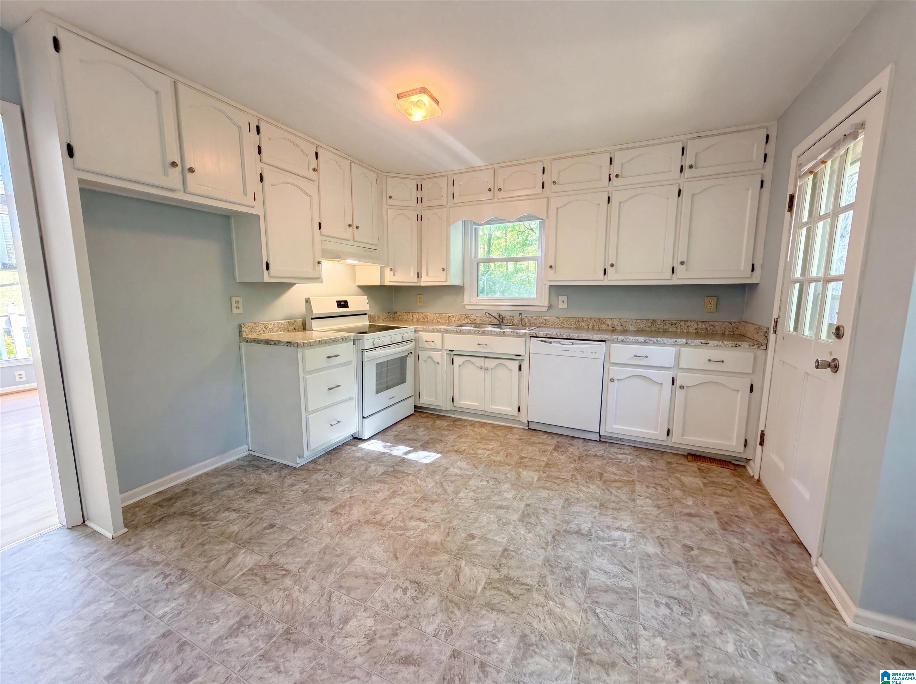 1500 SHADY OAK CIRCLE