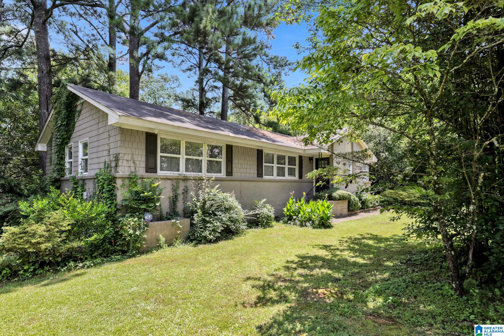 944 REEDWOOD LANE