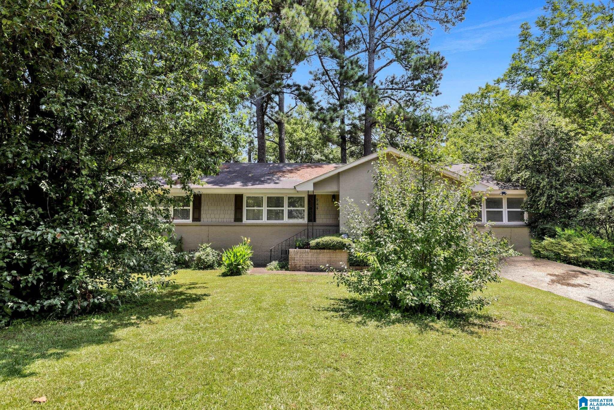 944 REEDWOOD LANE
