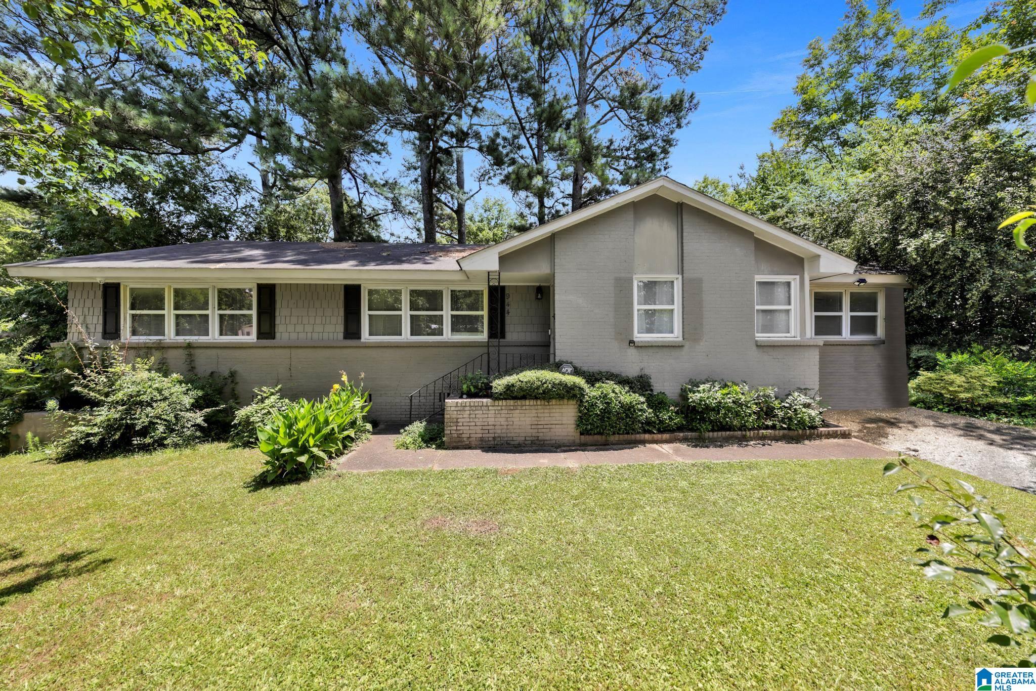 944 REEDWOOD LANE