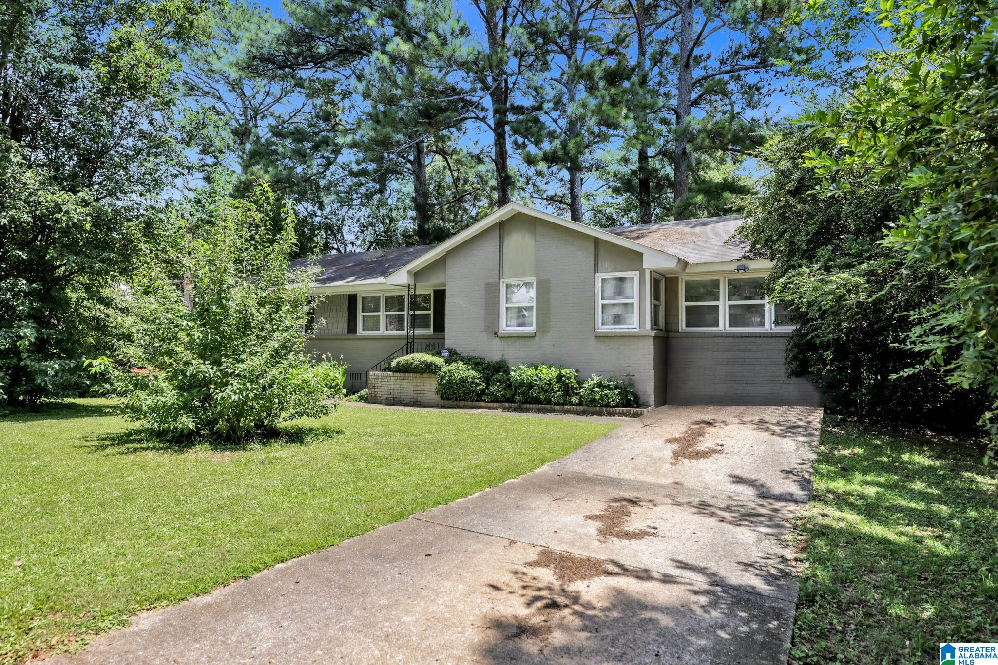 944 REEDWOOD LANE