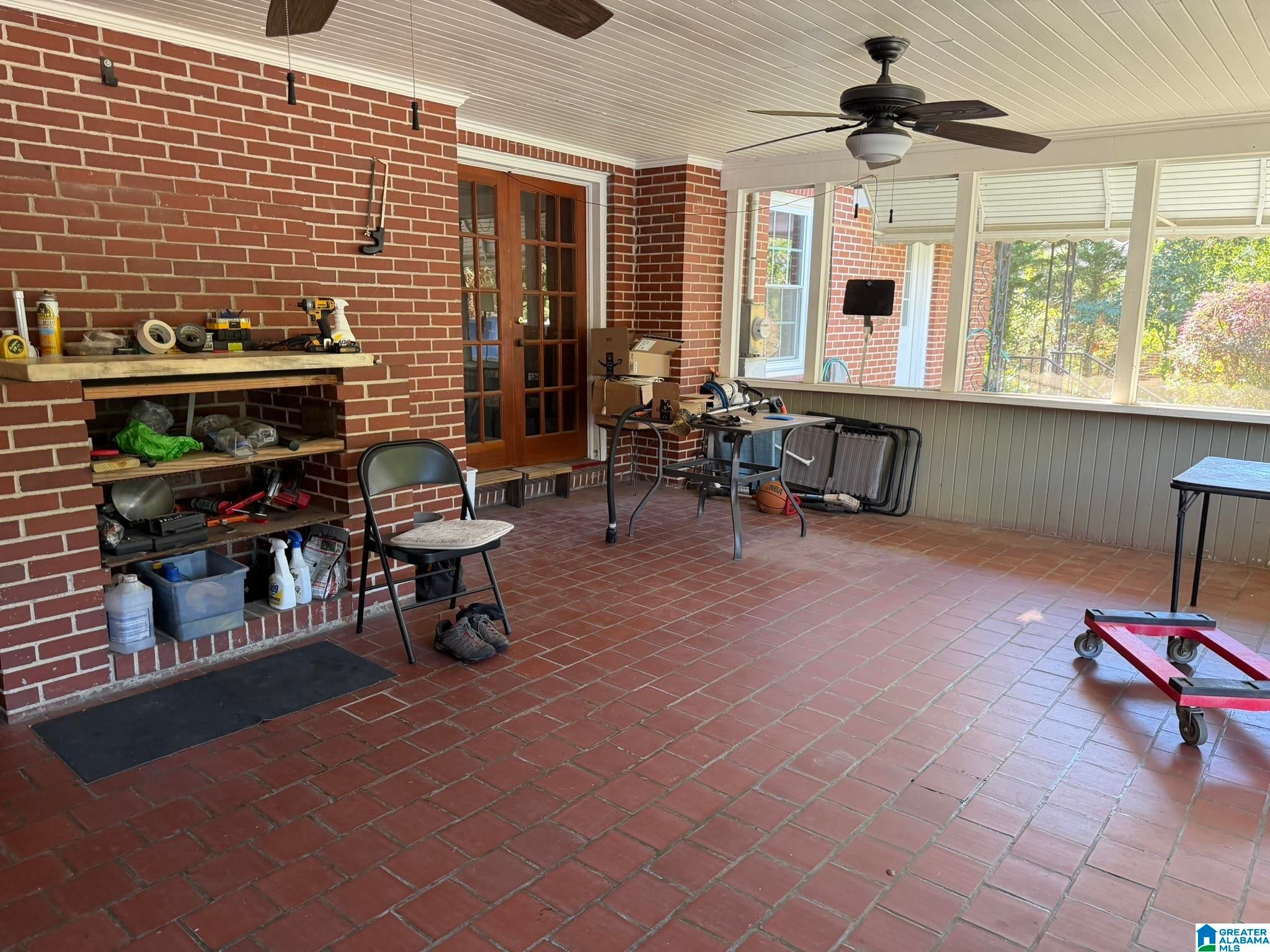 203 S ELM STREET