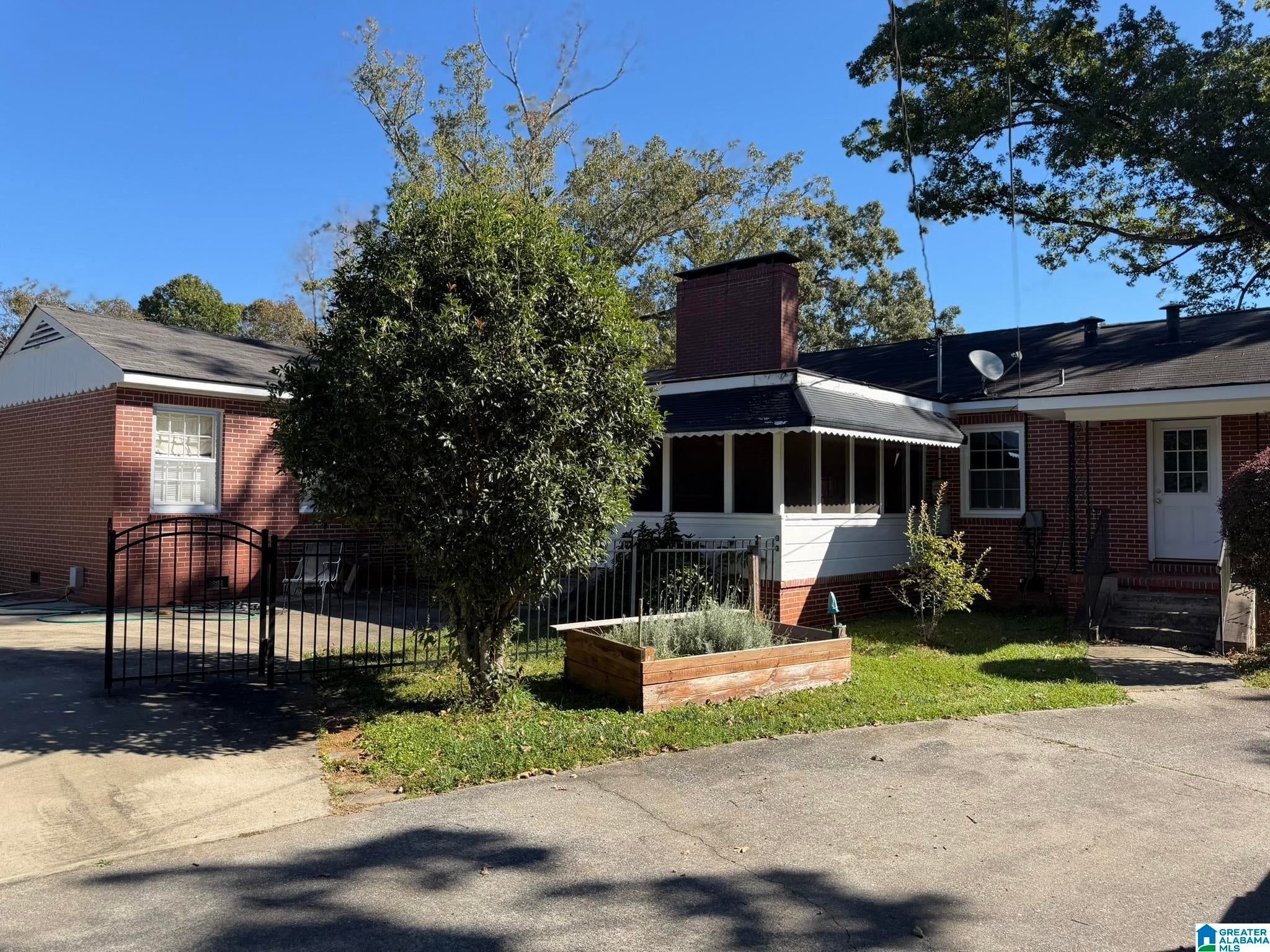 203 S ELM STREET