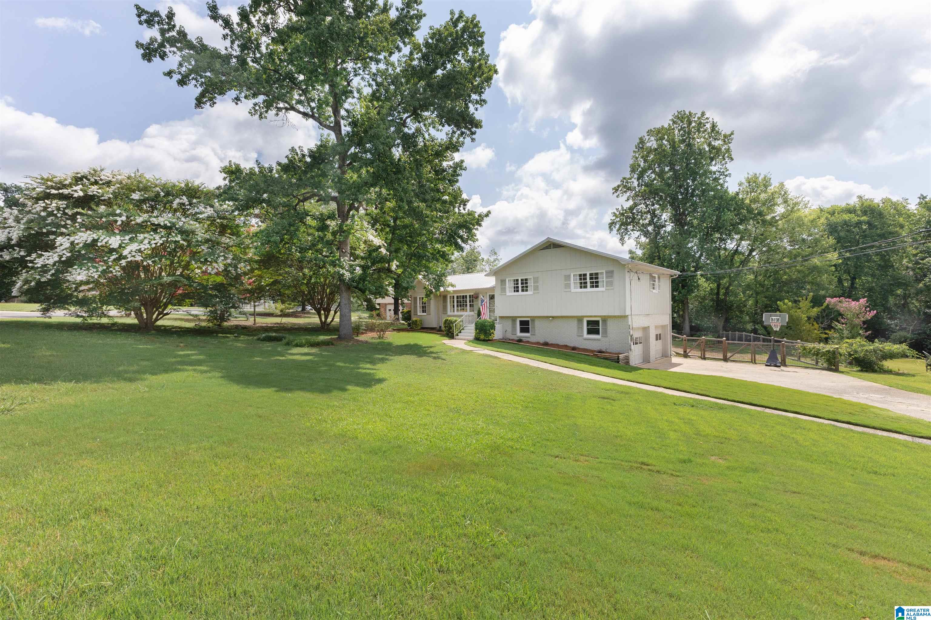 949 SHADY BROOK CIRCLE
