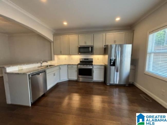 962 LENNOX BOULEVARD