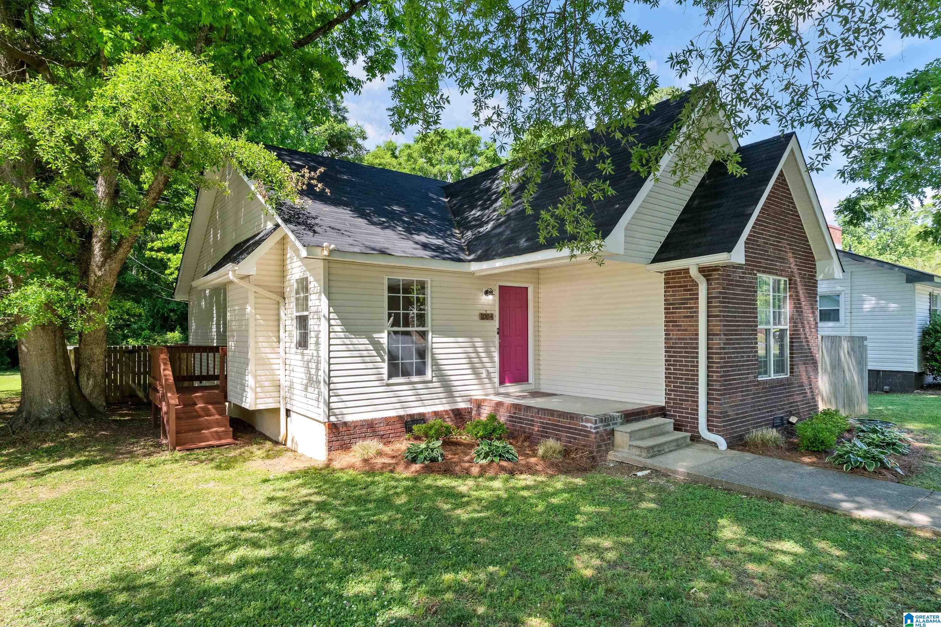 1004 W WALNUT STREET