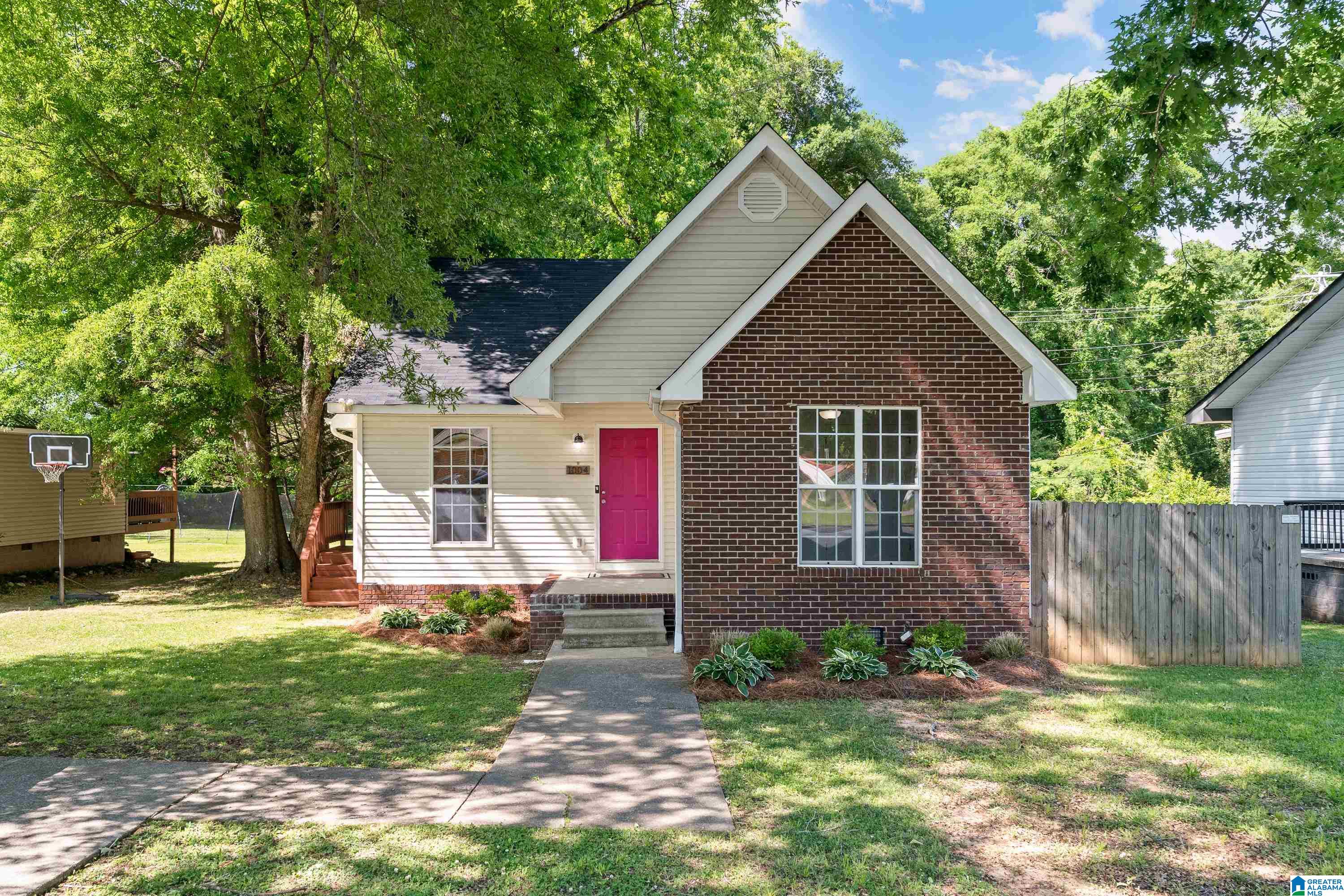 1004 W WALNUT STREET