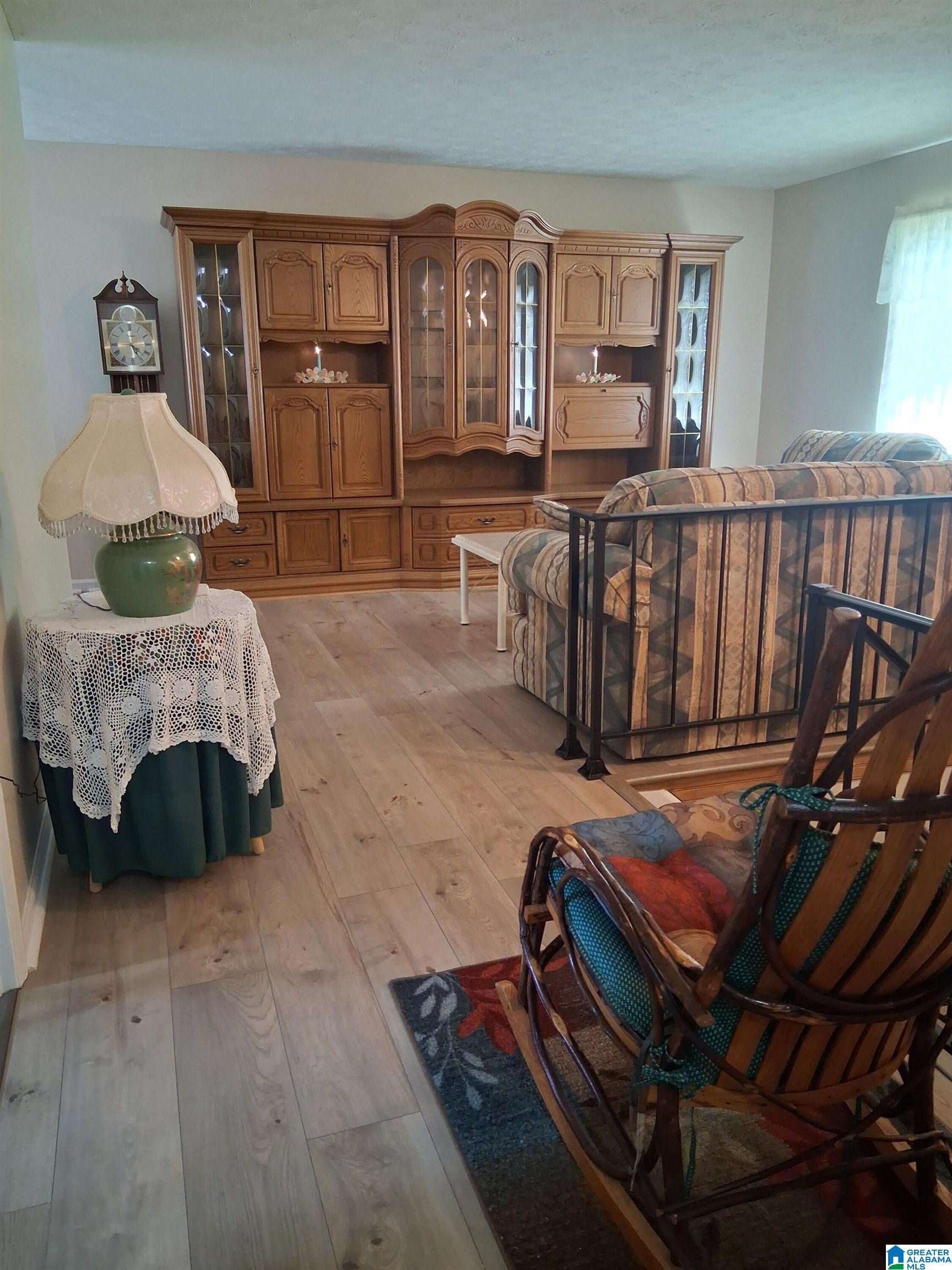 1306 POINTER DRIVE SW