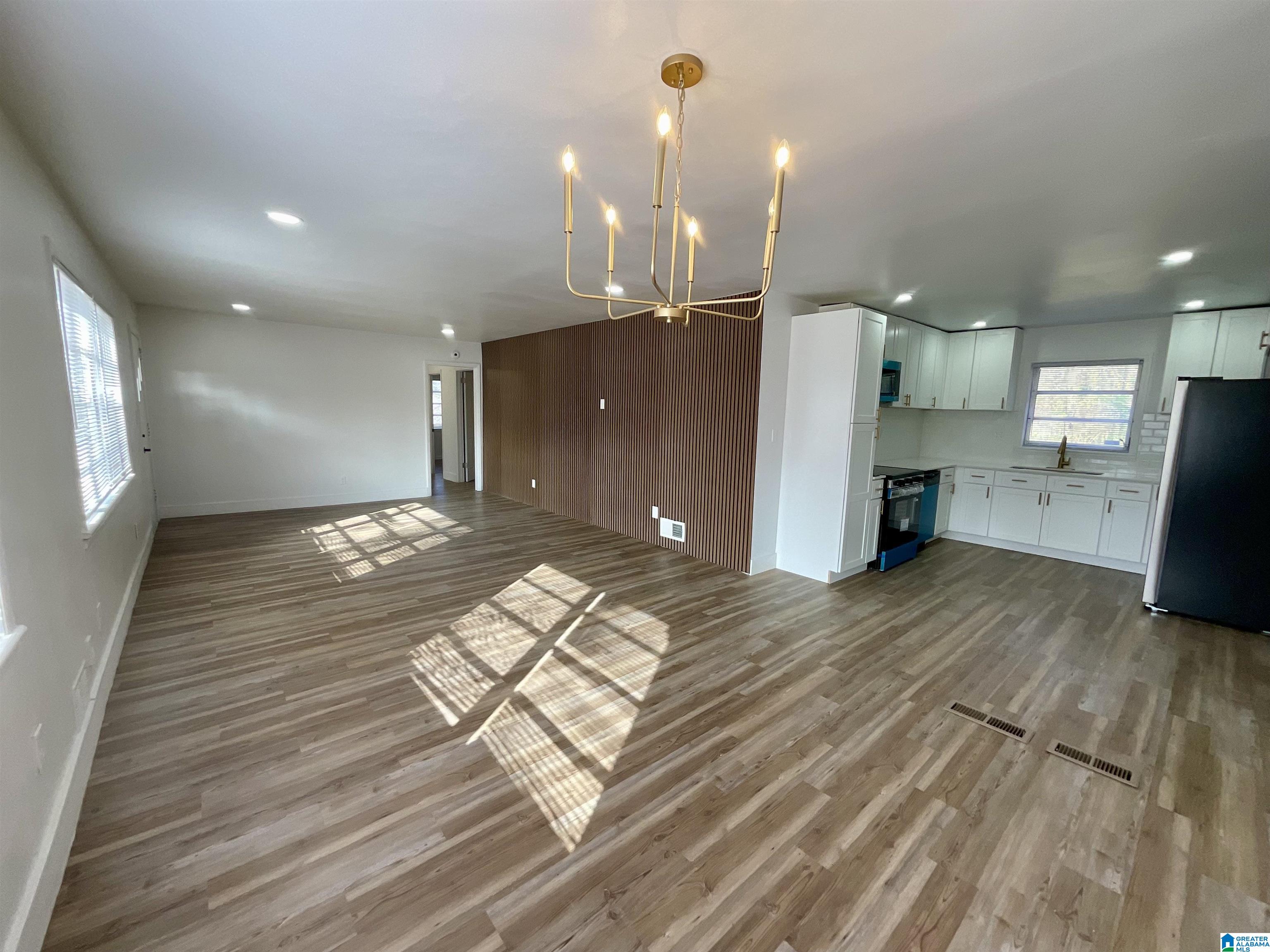 8961 GLENDALE AVENUE