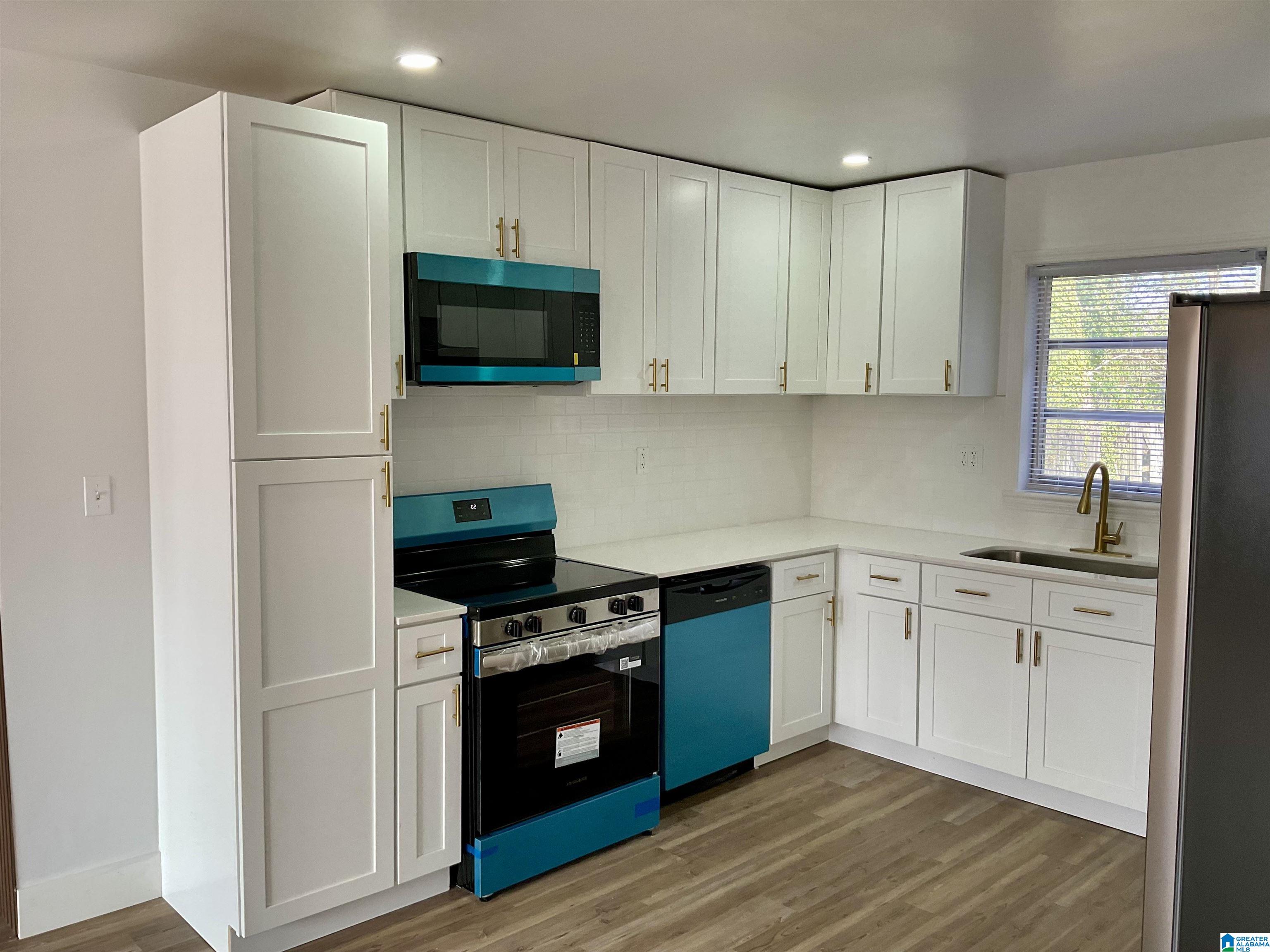 8961 GLENDALE AVENUE