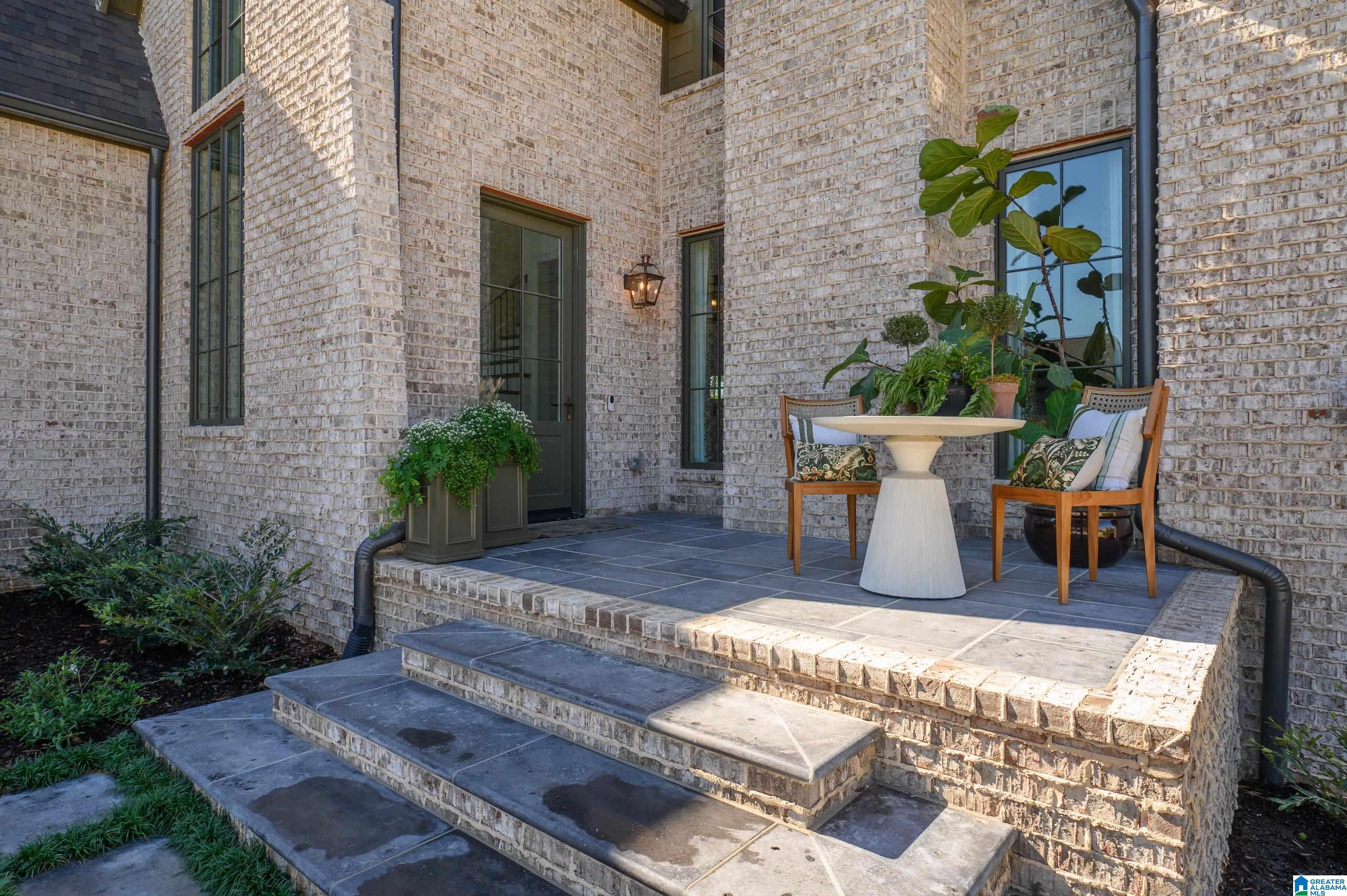 1609 CHATEAU CREST LANE