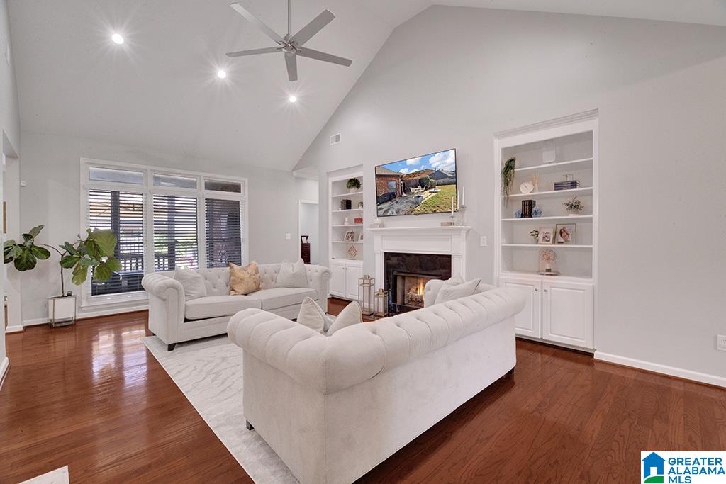 5227 CREEKSIDE LOOP