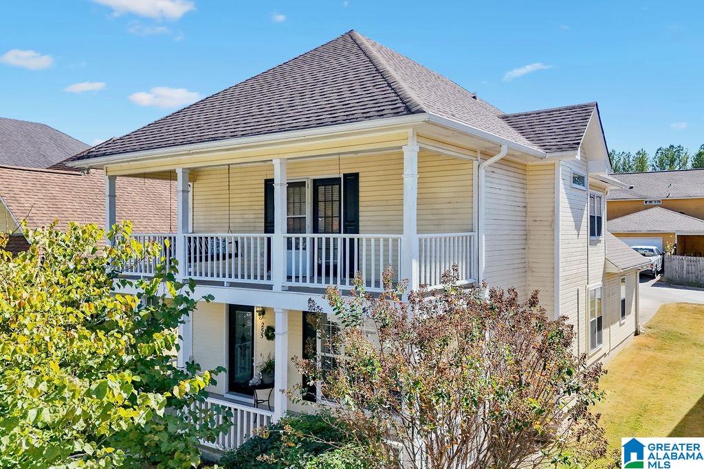 255 WARWICK LANE