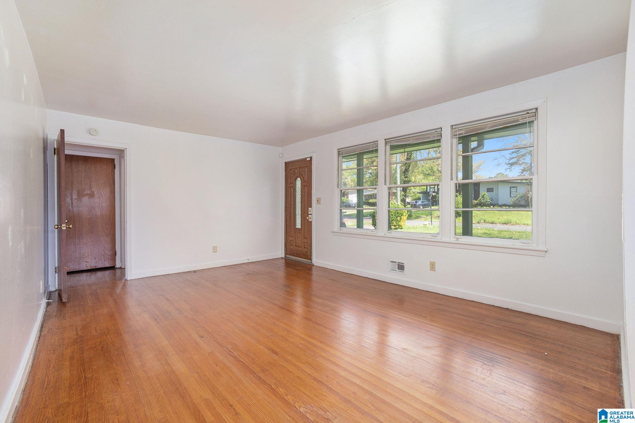 944 HILLANDALE DRIVE