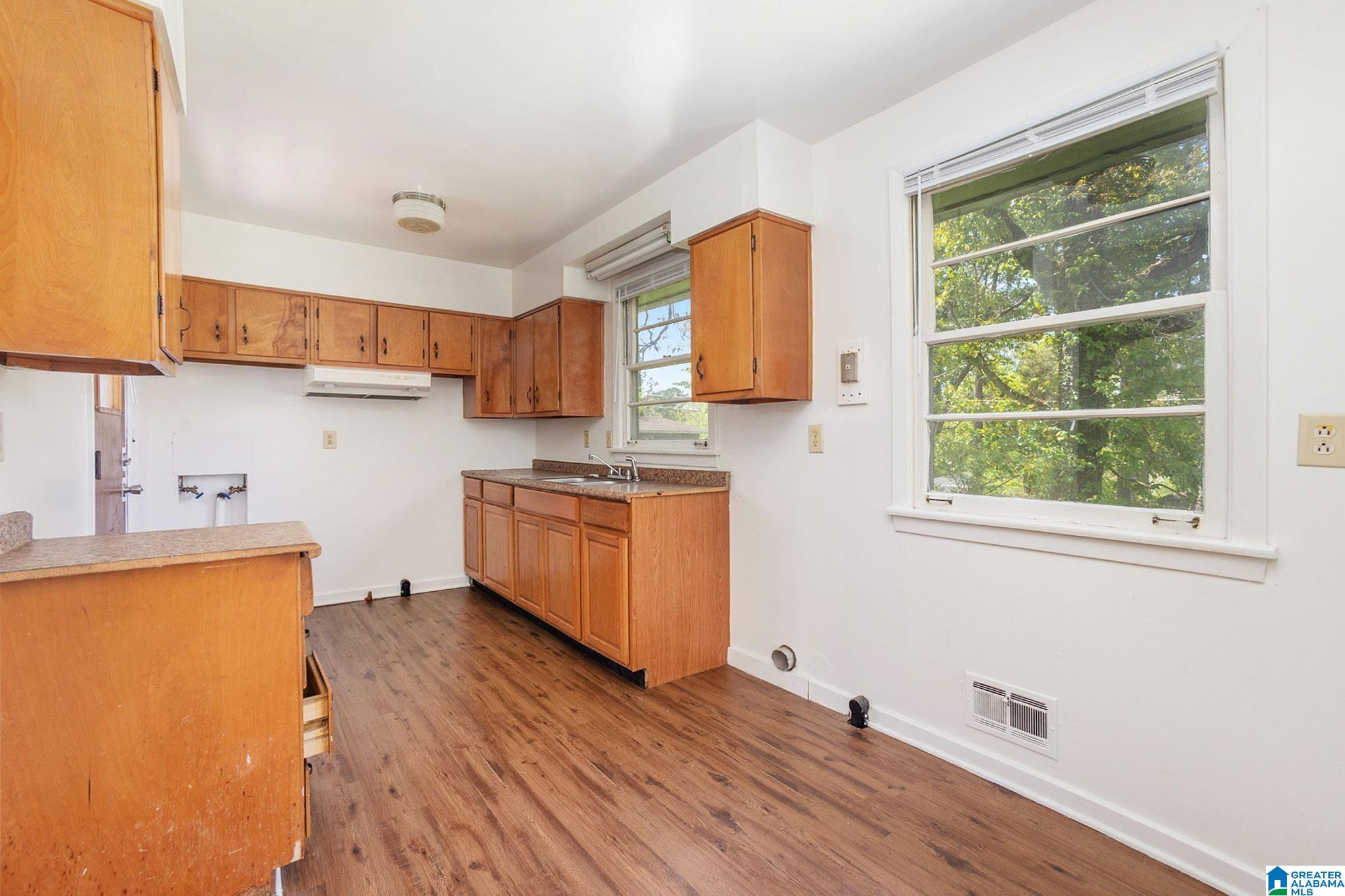 944 HILLANDALE DRIVE