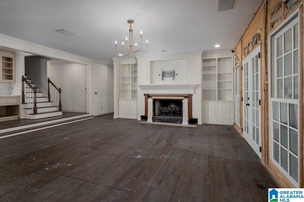 10 W MONTCREST DRIVE