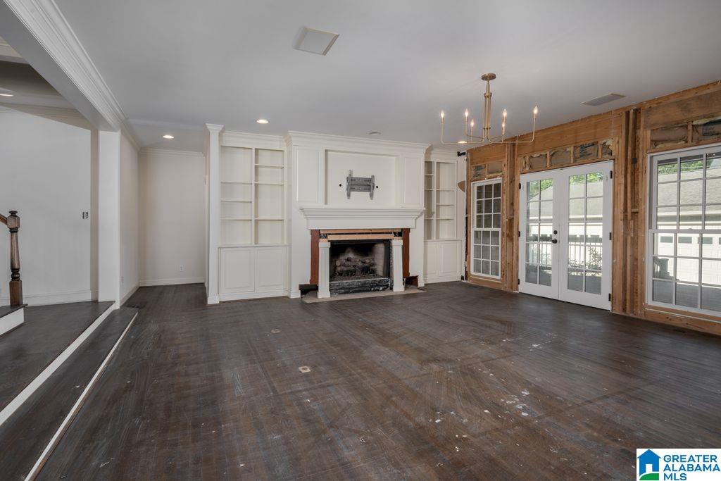 10 W MONTCREST DRIVE