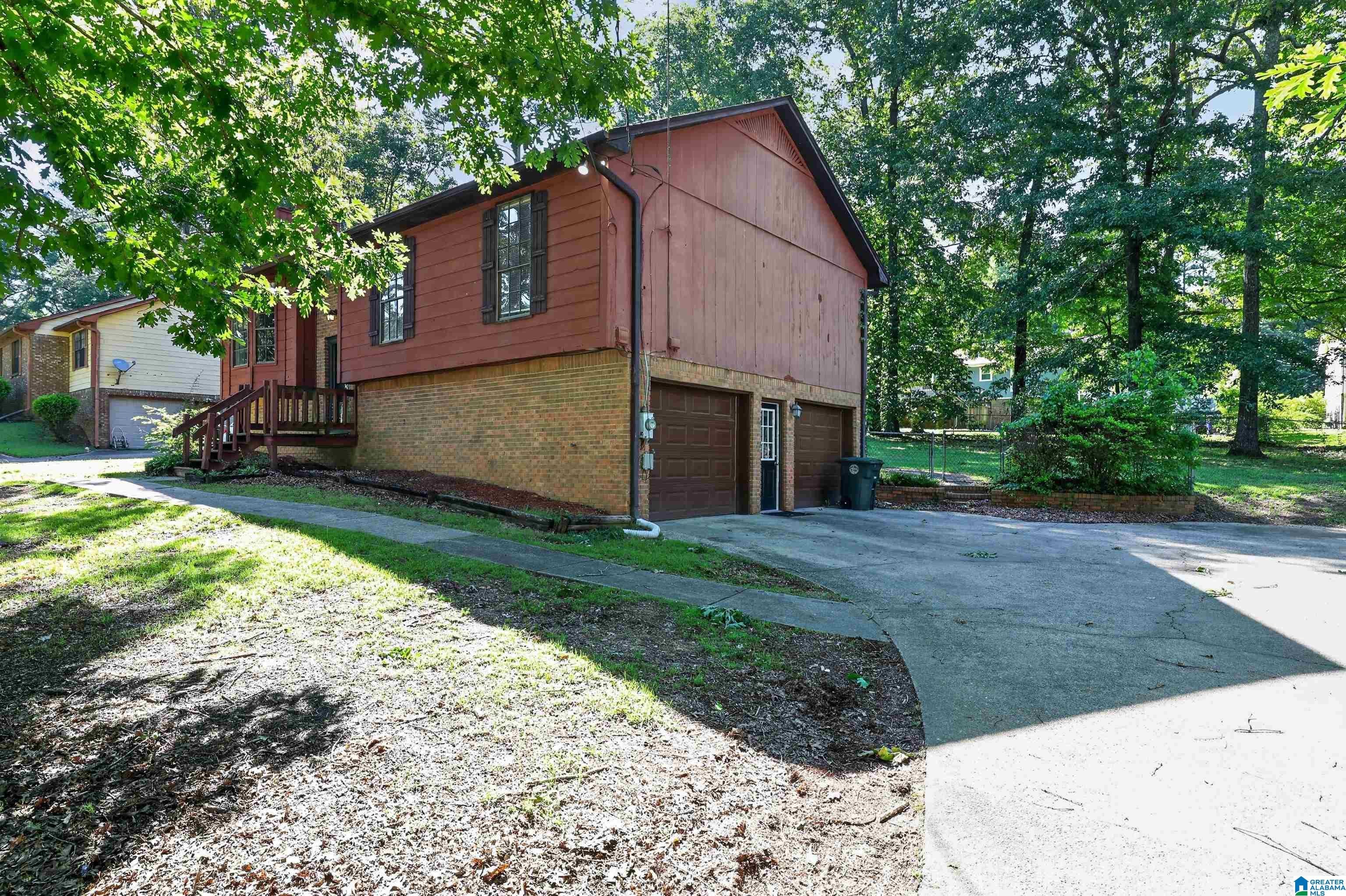 921 THOMAS DRIVE