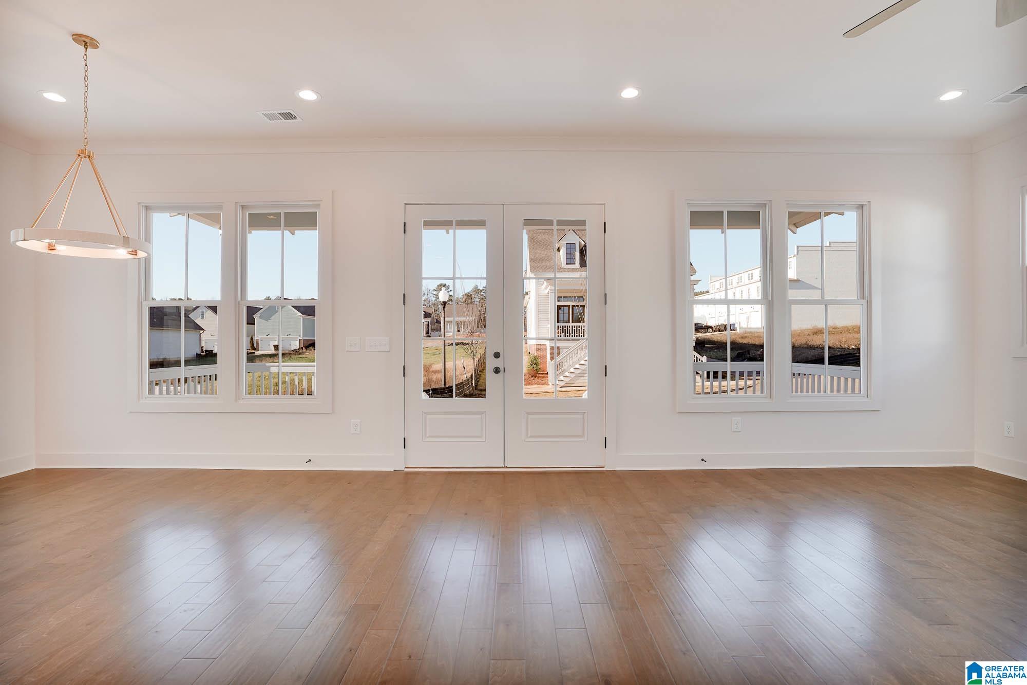4523 VILLAGE GREEN WAY