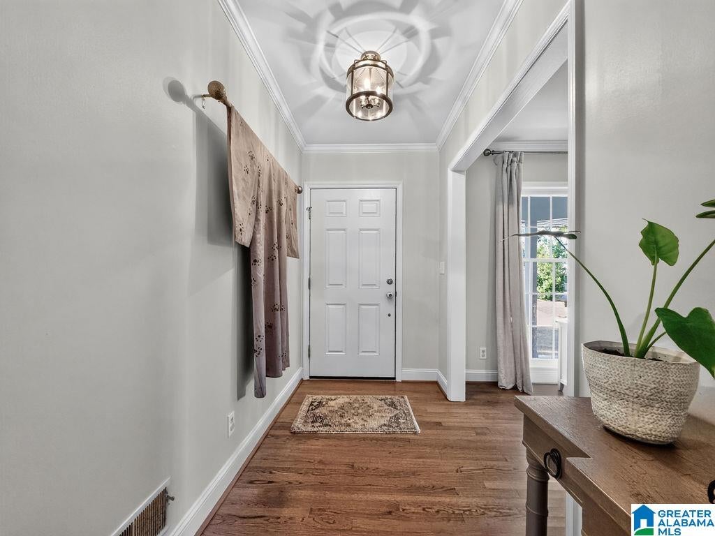 2709 MOUNT ROYAL CIRCLE