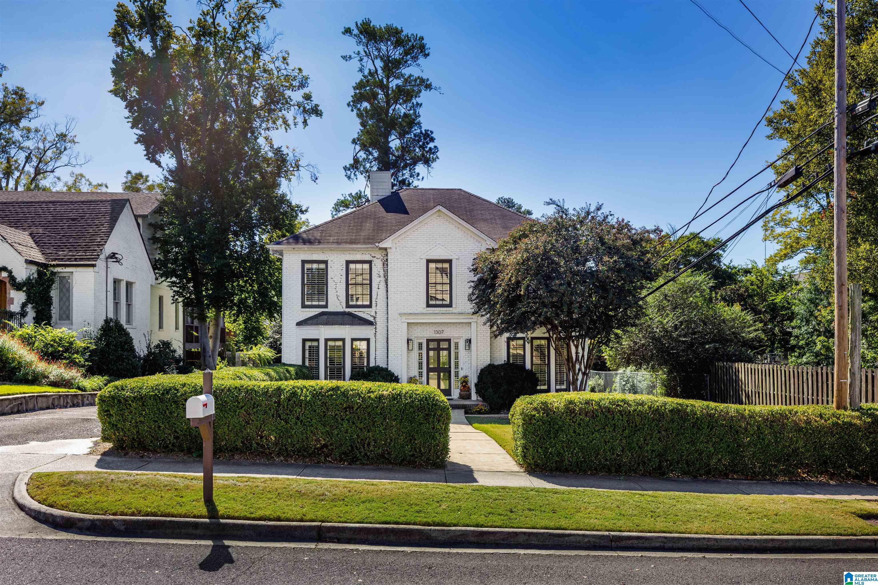 1307 ROSELAND DRIVE